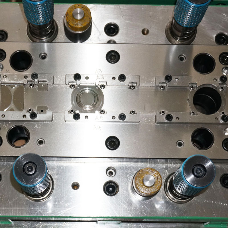 progressive-stamping-die-1